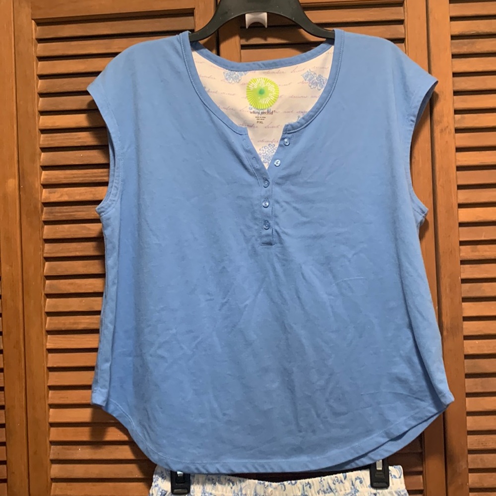 Gently used Petite Blue “White Orchid” PXL 2 pc Capri Jammies